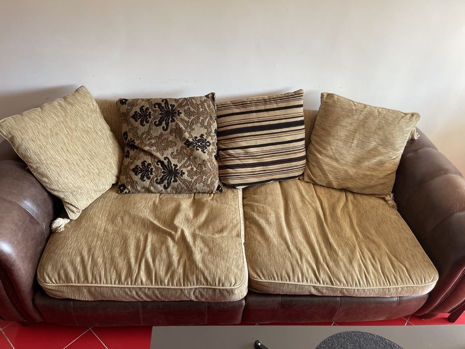 Vand canapea urgent in stare foarte buna