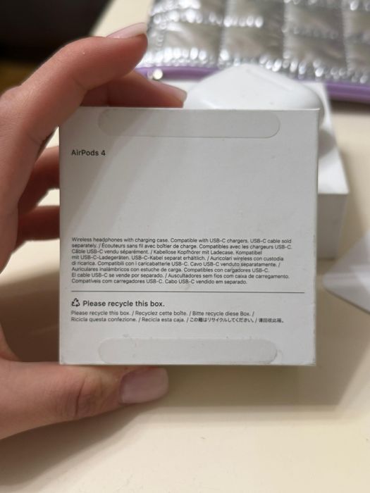 Casti Air Pods 5 albe