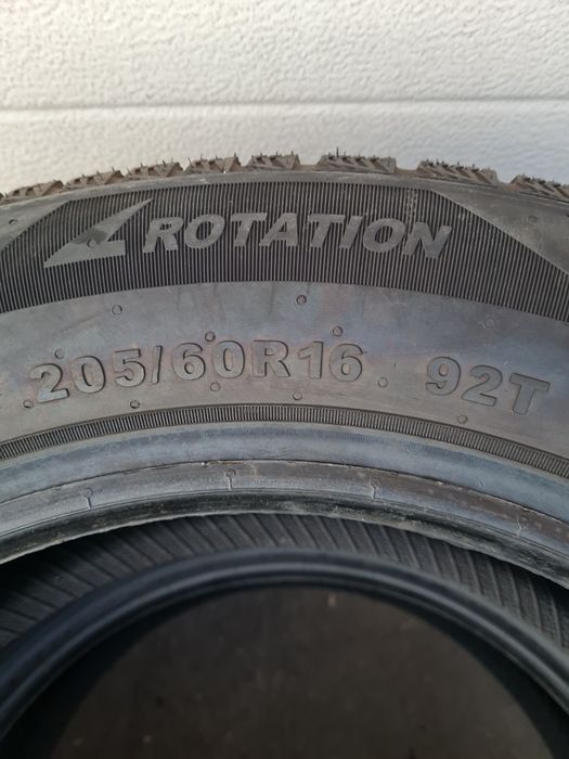 Зимни гуми 2 броя SYRON Everest2 205 60 R16 дот 3723