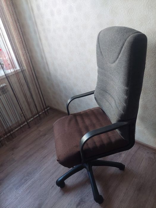 Продам кресло офисное