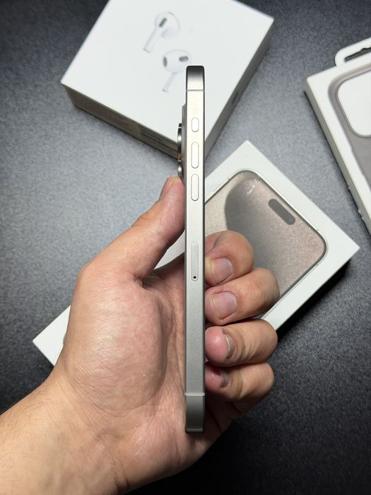 iPhone 15 Pro Max + Airpods 3 Оригинал