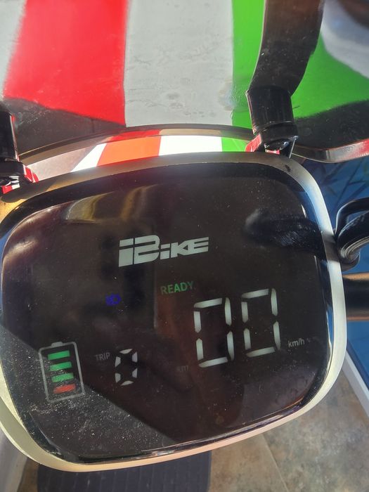 електрическият скутер Retro Volt (48V 800W 25Ah)