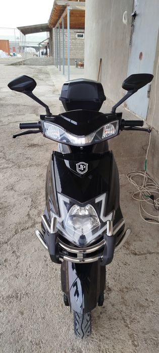 Срочно продам электроскутер. Недорого. Почти новый. Пробег 120км