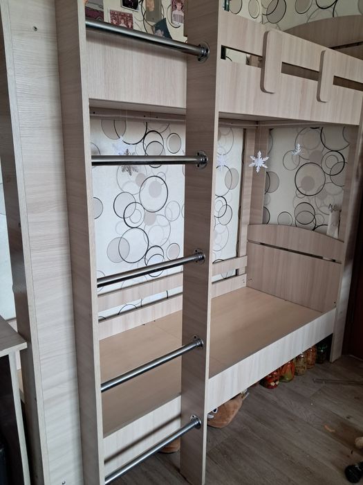 Продам двухярусную кровать