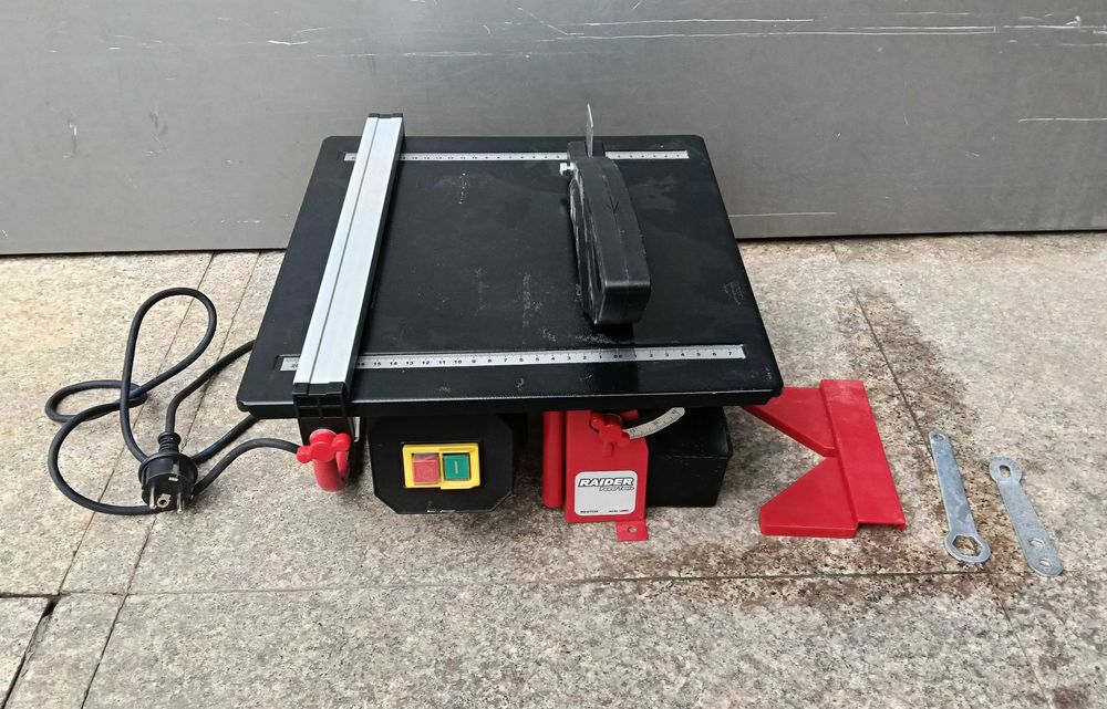 129991 Машина за плочки 600W ø180mm RD-ETC25