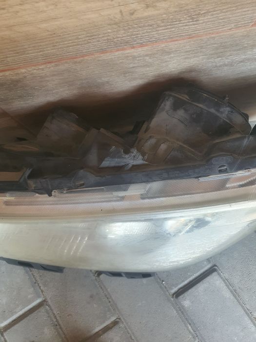 Vând faruri Renault Megane 2