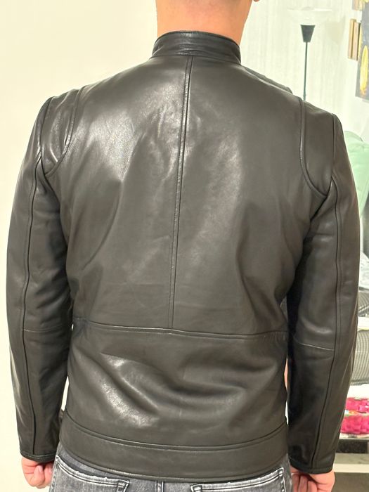 Vând geaca din piele mărimea M