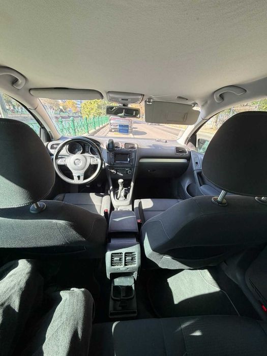 Volkswagen Golf 6 | 1.2 TSI (105 CP, Manuală 6 trepte) | 2010 | Park Assist | Climatronic | Scaune încălzite