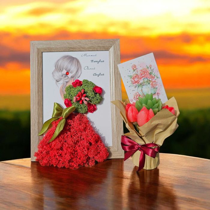 Осмомартенски предложения, подаръци, декорации