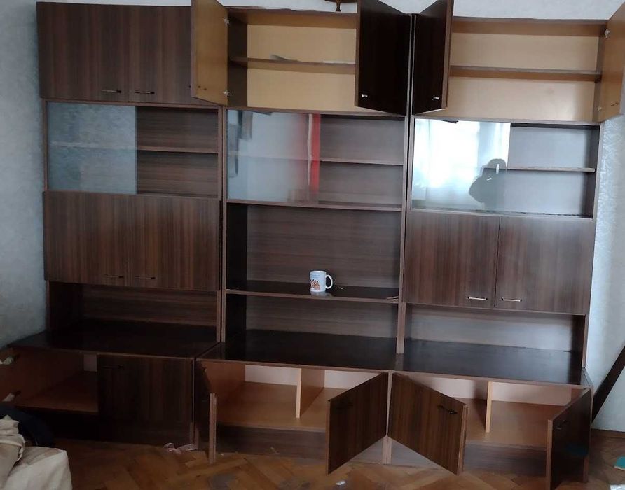 Предлагам три много добре запазени холни секции