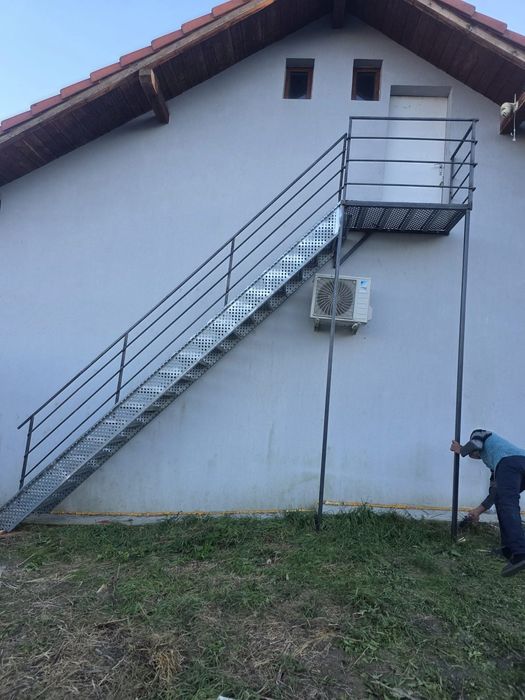 Vând scarii metalice zincate exterioare la cela mai mica preț din Româ