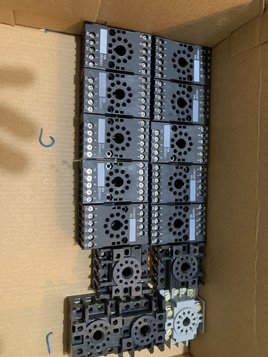 Temporizatoate- relee intarziere -socluri