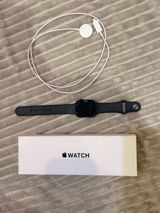 Часовник APPLE WATCH SE (2nd Gen)