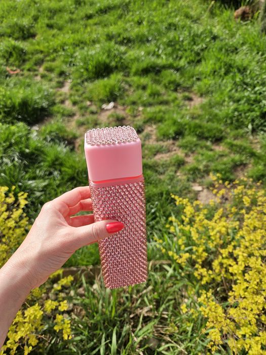 Уникален подарък! Пластмасови бутилки за вода с ръчно лепени камъни