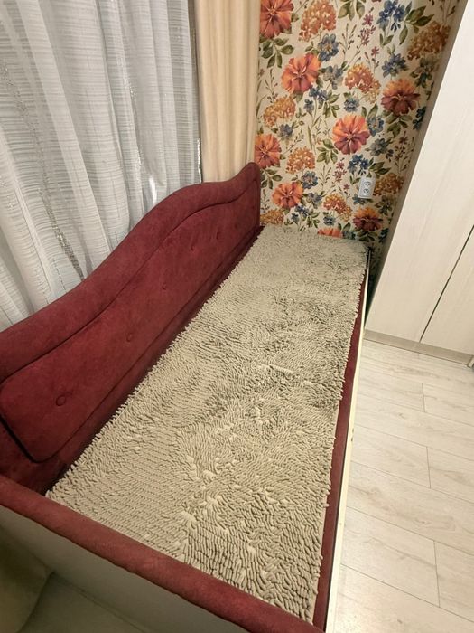 Кровать с задвижками