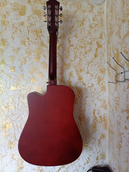 Гитара аккустическая