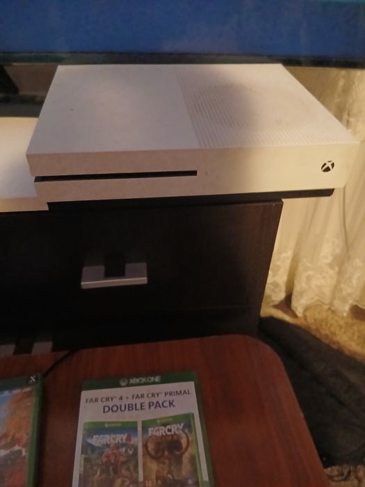 Vând Xbox one cu tot cu jocuri în afara de forza  în rest  tot  sau la schimb cu un cross sau scuter  sau negociabil