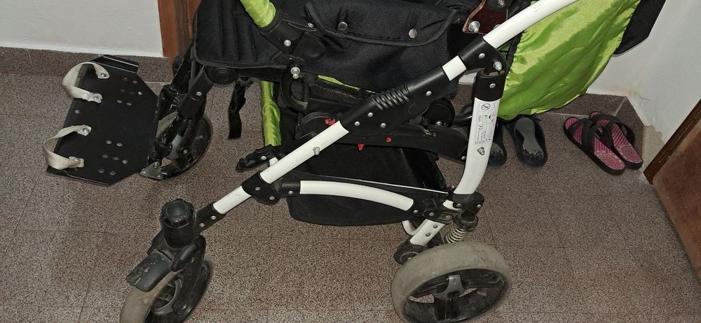 Детска количка за деца с увреждания