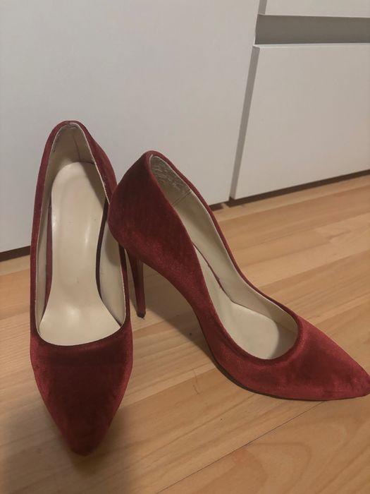 Кадифени червени точета