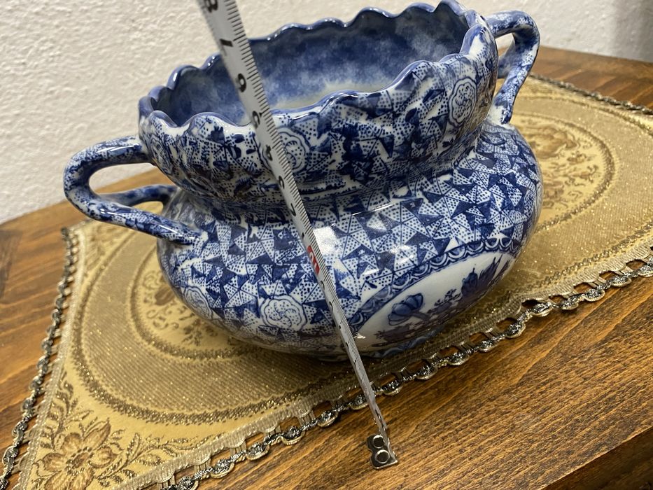 Английска порцеланова кашпа с маркировка