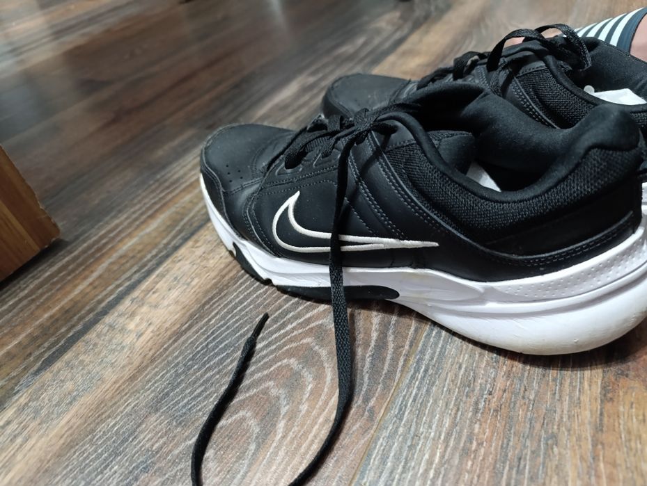 Продавам обувки Nike -44рти номер носени 2 седмици като чисто нови !