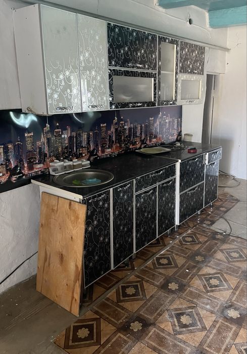 Продам кухный горнитур длина 2,30