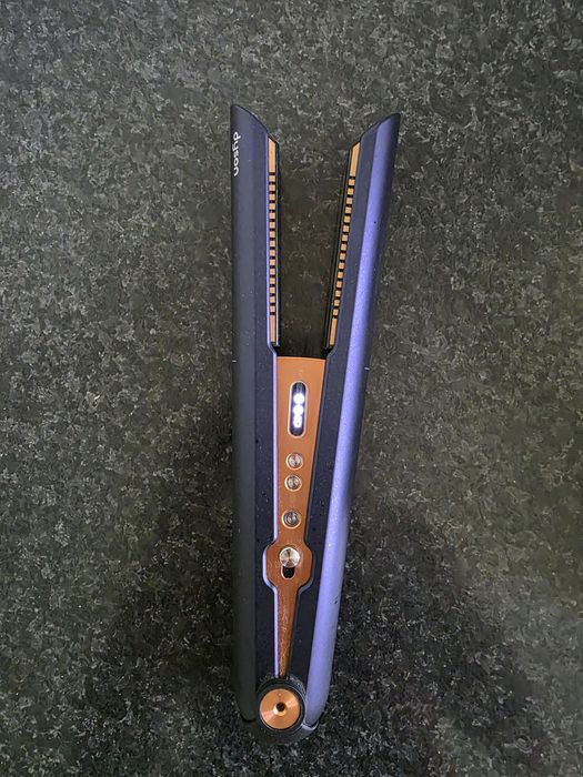 Vând placa pentru îndreptat parul,marca DYSON