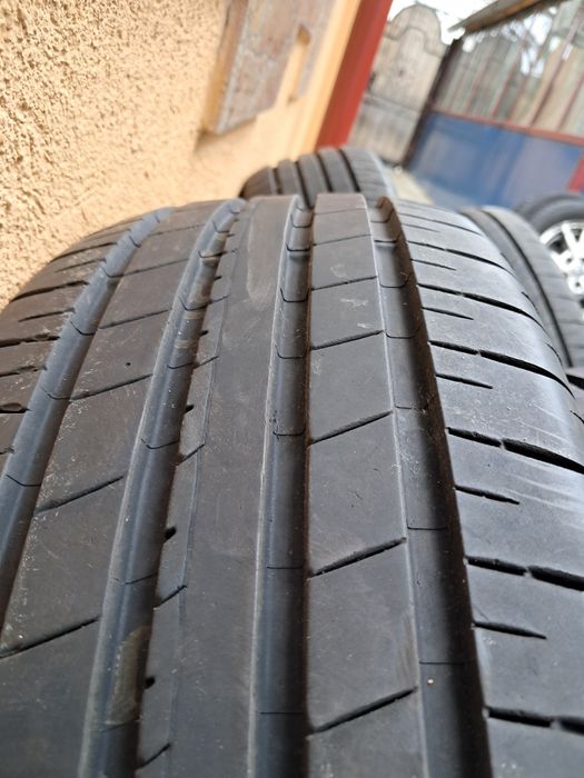 Cauciucuri 215 65 16 de vară în stare buna. Preț 1400 negociabil.