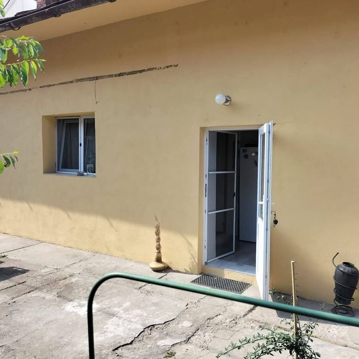 Ap curte comuna 6 familii.
