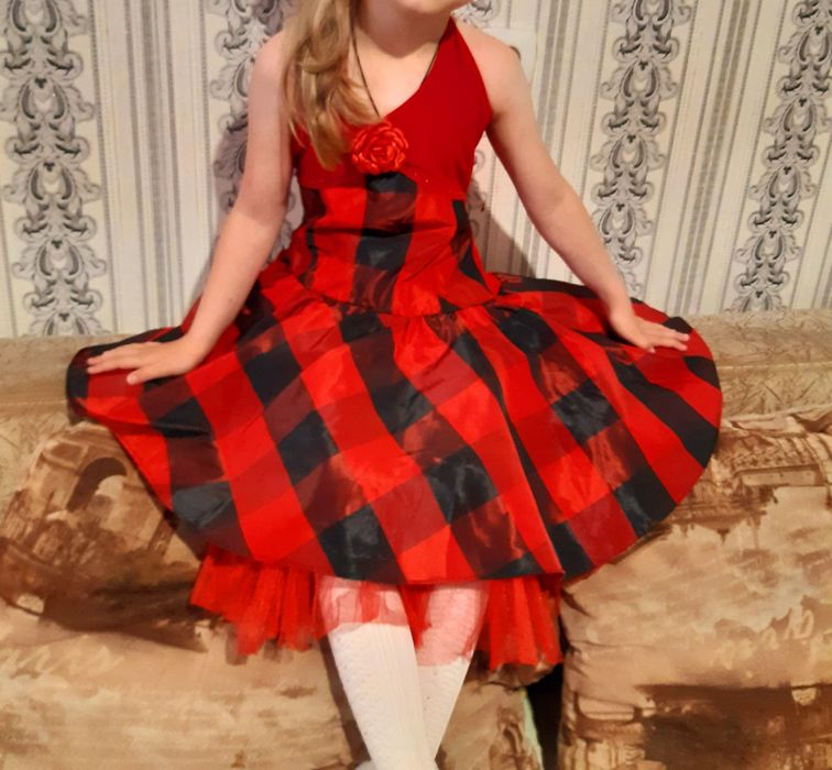 Платья праздничные