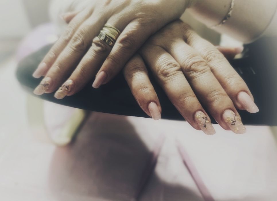 Manichiura.                 .