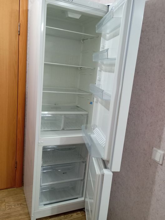 Продам холодильник INDESIT