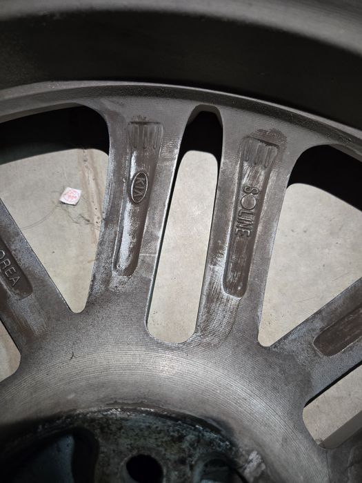 Оригинални джанти на Kia с гуми на yokohama