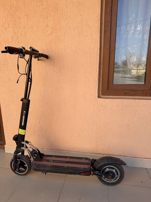 vand trotineta kukirin  m4 in stare buna are si scaun