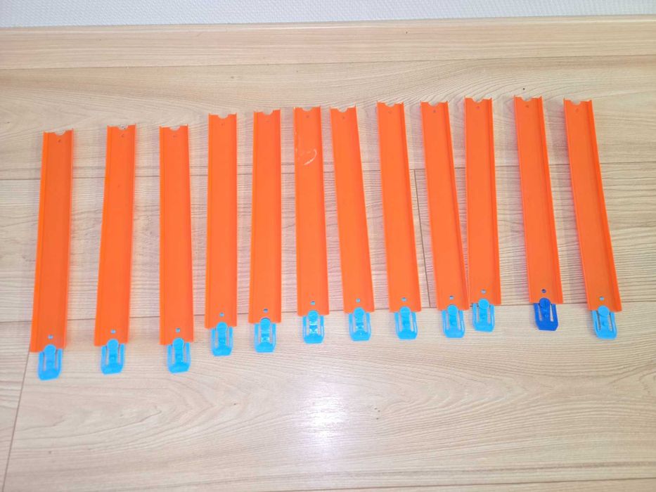 Hot Wheels monster trucks / акула / Прави свързващи елементи за писта