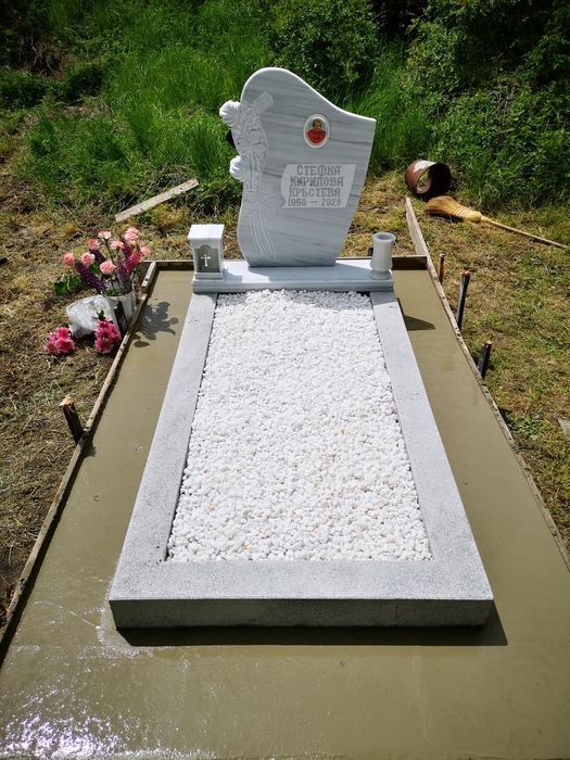 Надгробни паметници