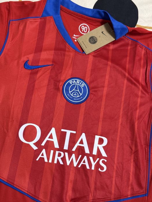 Tricou PSG third kit rosu sezonul nou fotbal