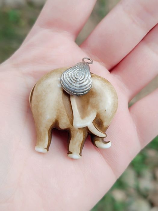 Pandantiv cu motiv etnic/tribal in forma de elefant