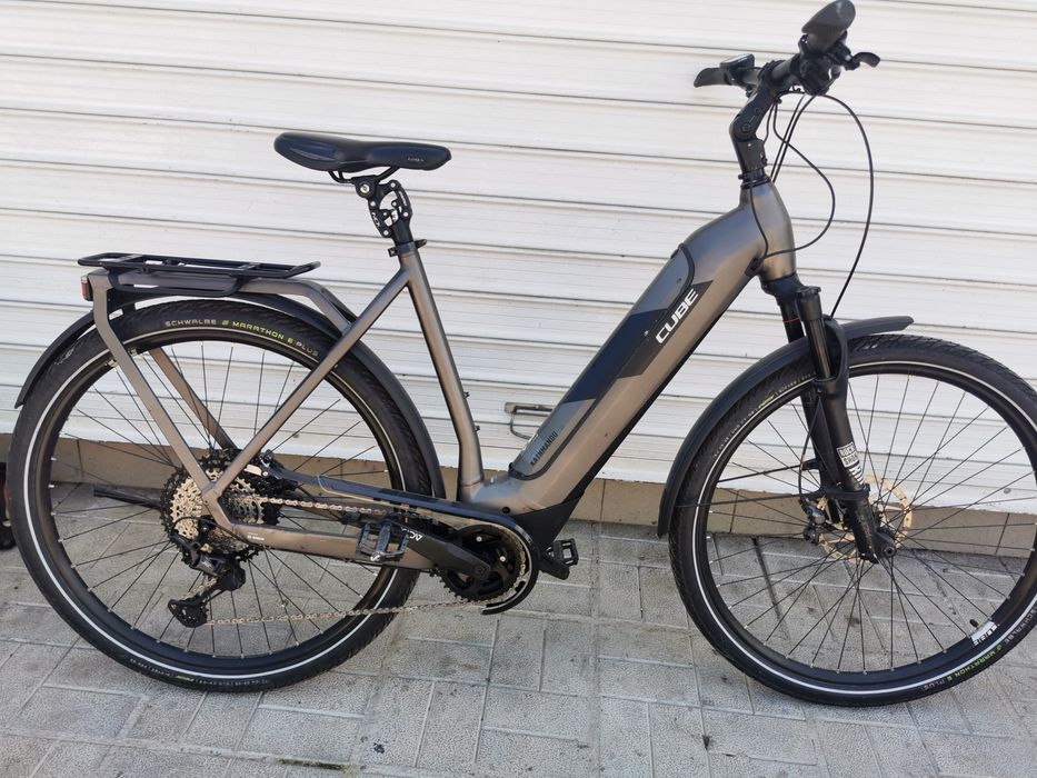 Електрически велосипед 28 цола CUBE колело