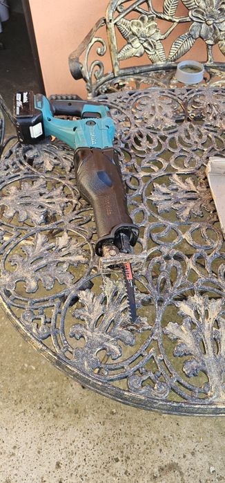 ferăstrău sabie makita