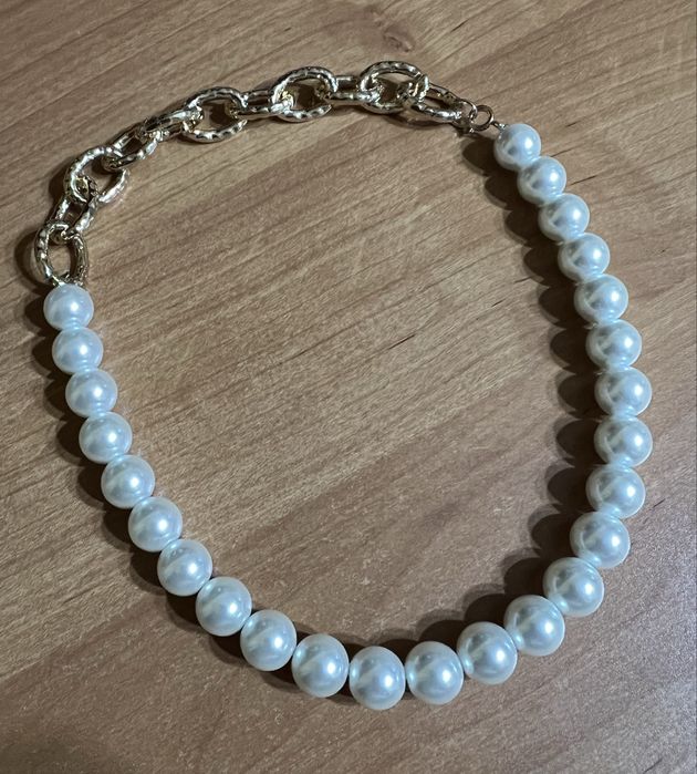 Колье. Бигуди. Заколка для волос