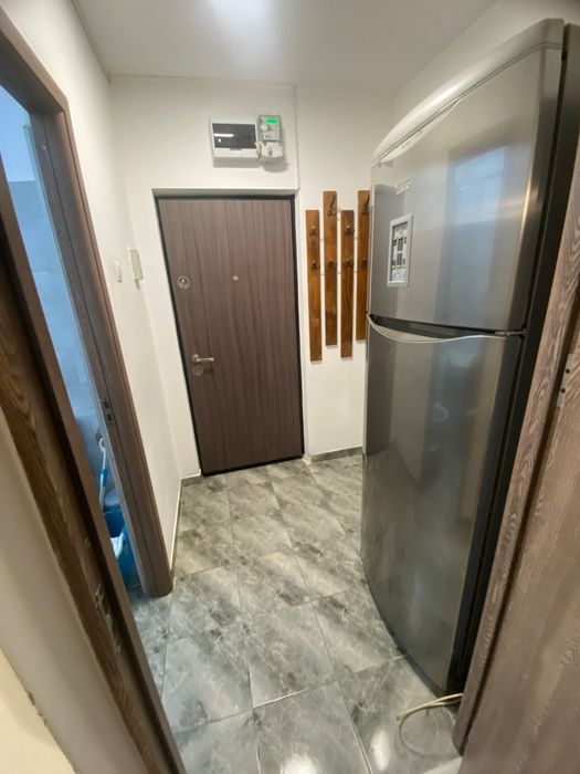Închiriere garsonieră, zona Craiovei, bloc 9 parter, în apropierea terenului de fotbal! Utilat, mobilat.