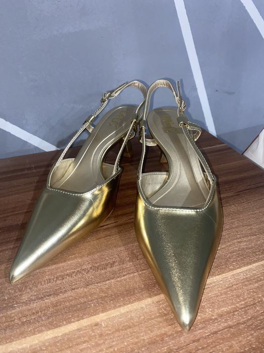 Продам туфли золотистый новый