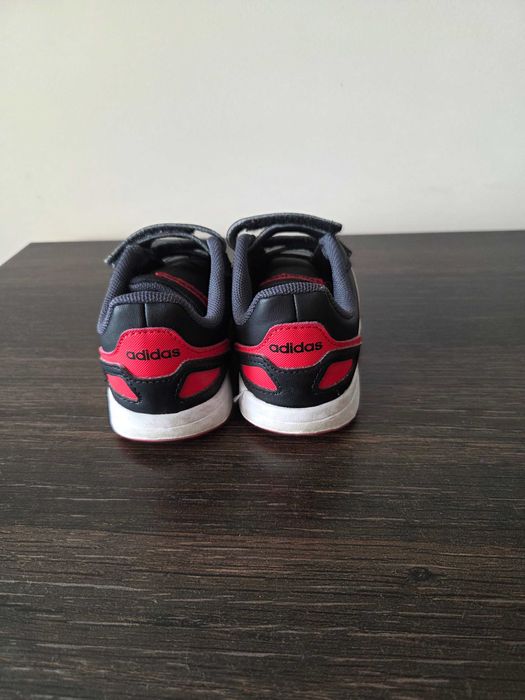 ADIDAS   детски  маратонки