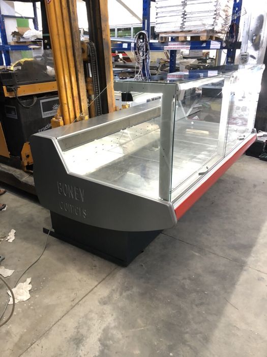 Щандова витрина за месо ,колбаси,сирена с прави стъкла