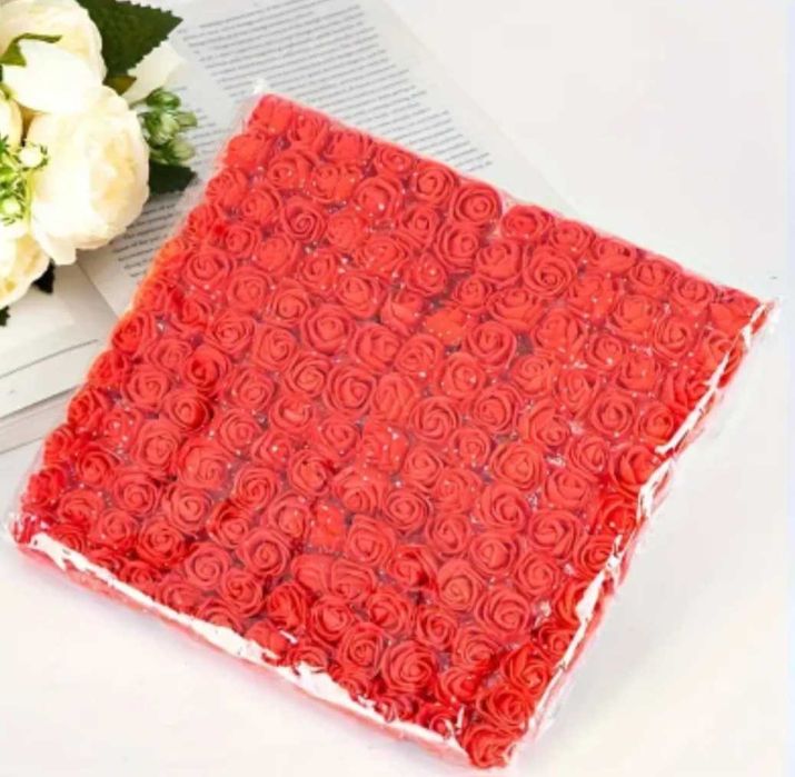 Мечета от рози, и изкустеви рози.