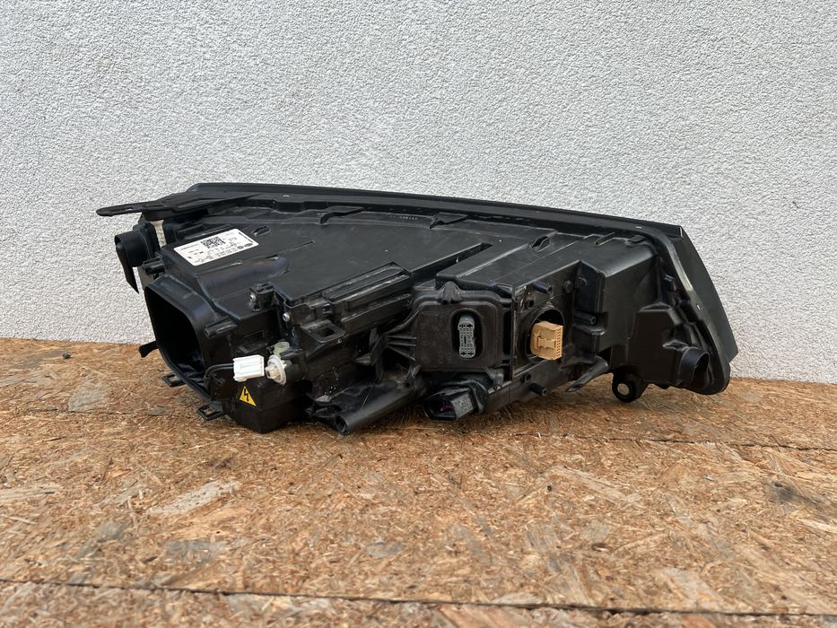 Far stanga VW Touareg 7P Facelift Xenon adaptiv + LED Original Europa