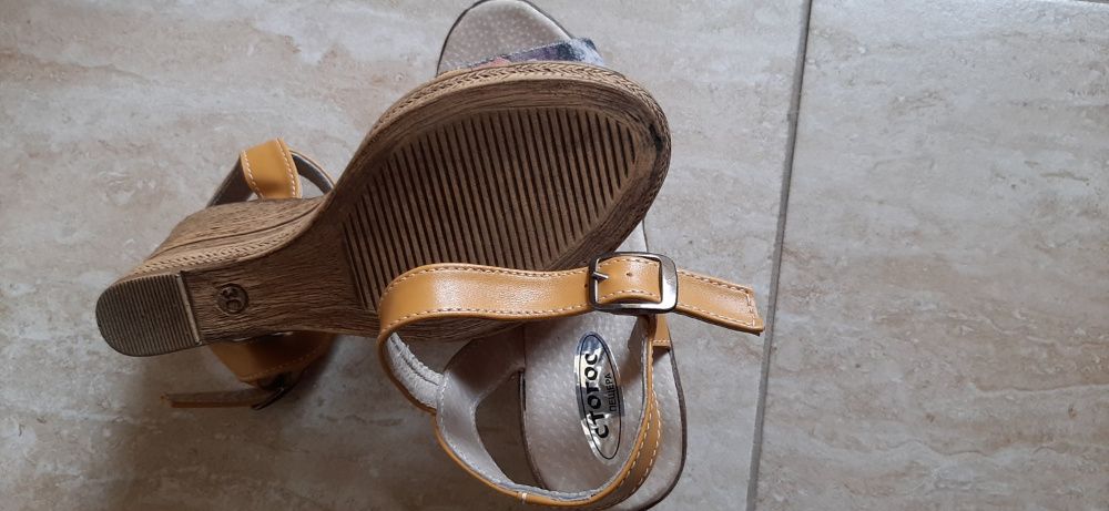 Дамски, жълти сандали на платформа - 36 номер