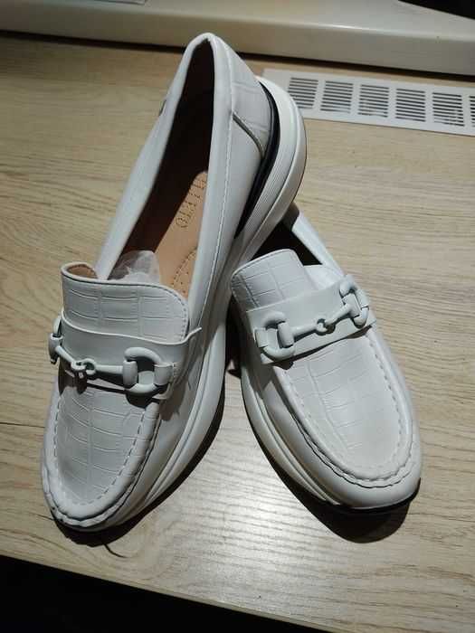 Туфли, фен, утюжок.