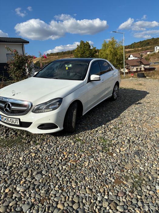 Vând Mercedes clasa E